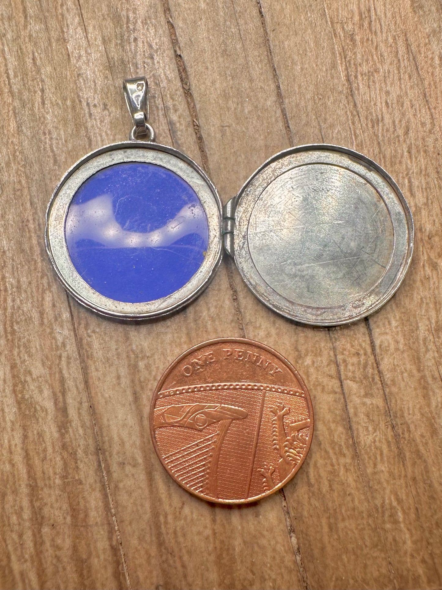 Vintage 1969 Engraved Floral 925 Sterling Silver Locket Pendant