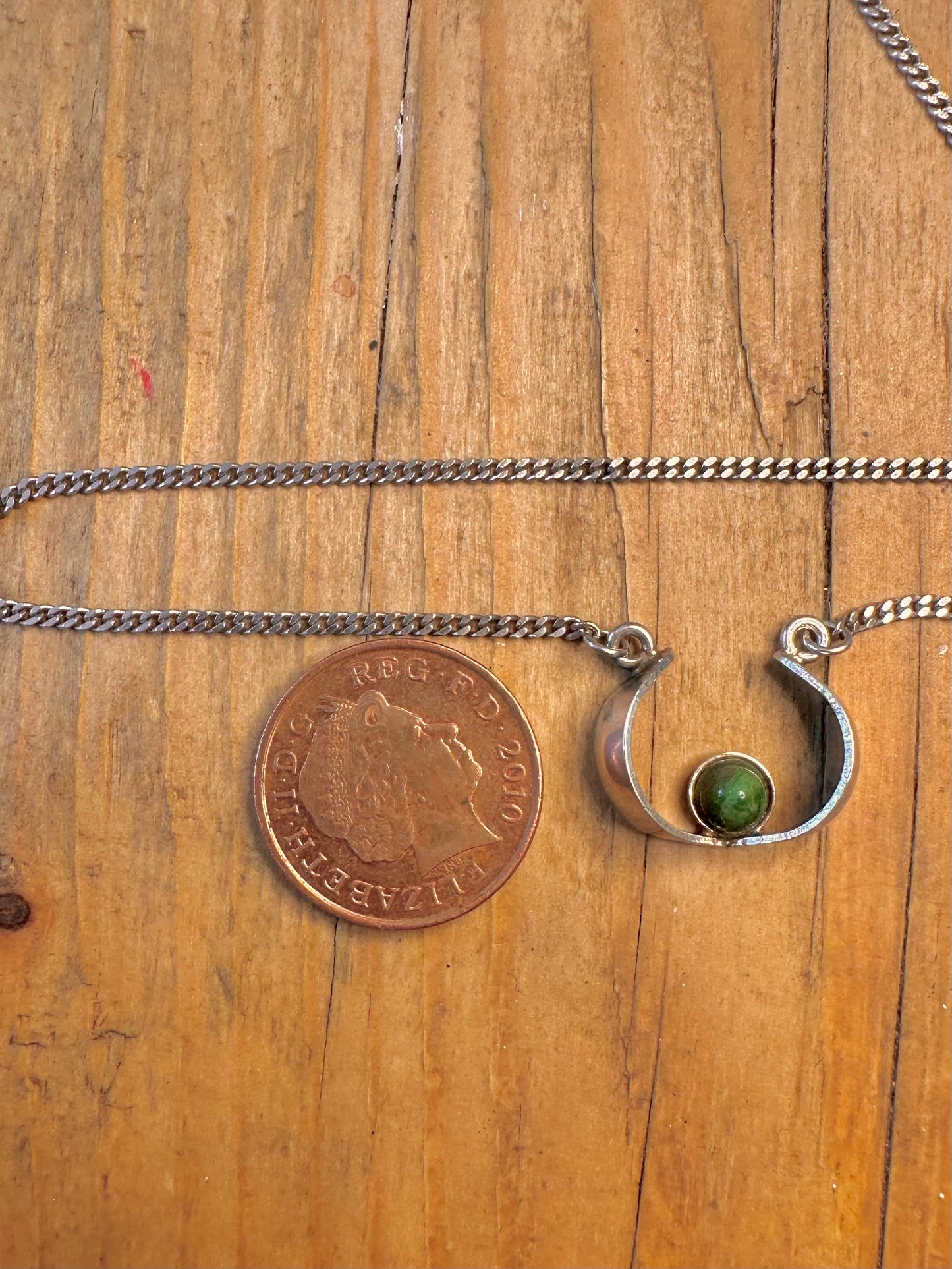 Abstract Green Stone Curb Chain 925 Sterling Silver 16.5 inch Necklace