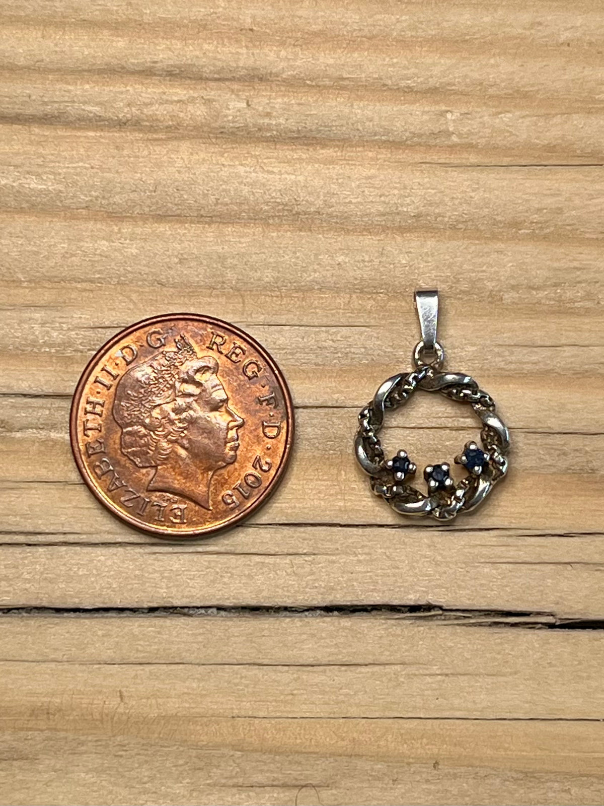 Small Circle Intertwined Dark Blue Stones 925 Sterling Silver Pendant