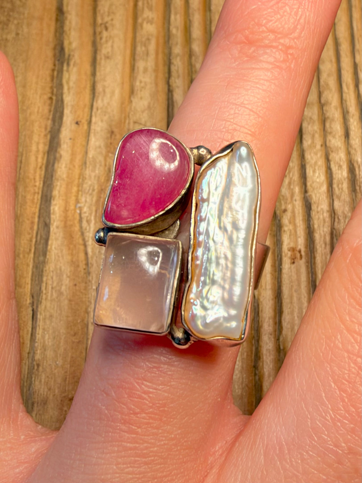 Mother of Pearl Rose Quarts and Red Stone 925 Sterling Silver Size N Ring