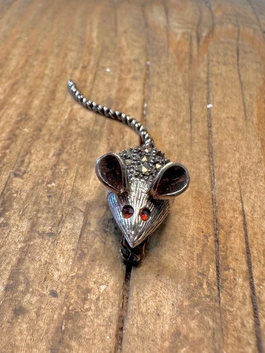Mouse Marcasite and Red Stone Woven Tail 925 Sterling Silver Brooch