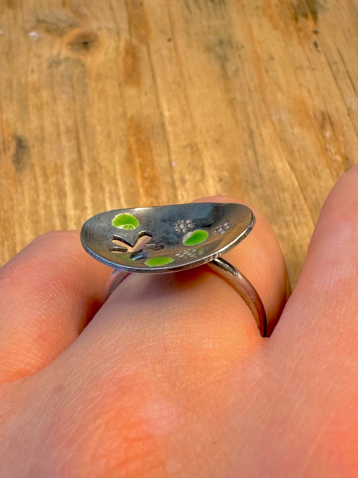 Oval Green Enamel Flower Cut Out 925 Sterling Silver Size O1/2 Ring