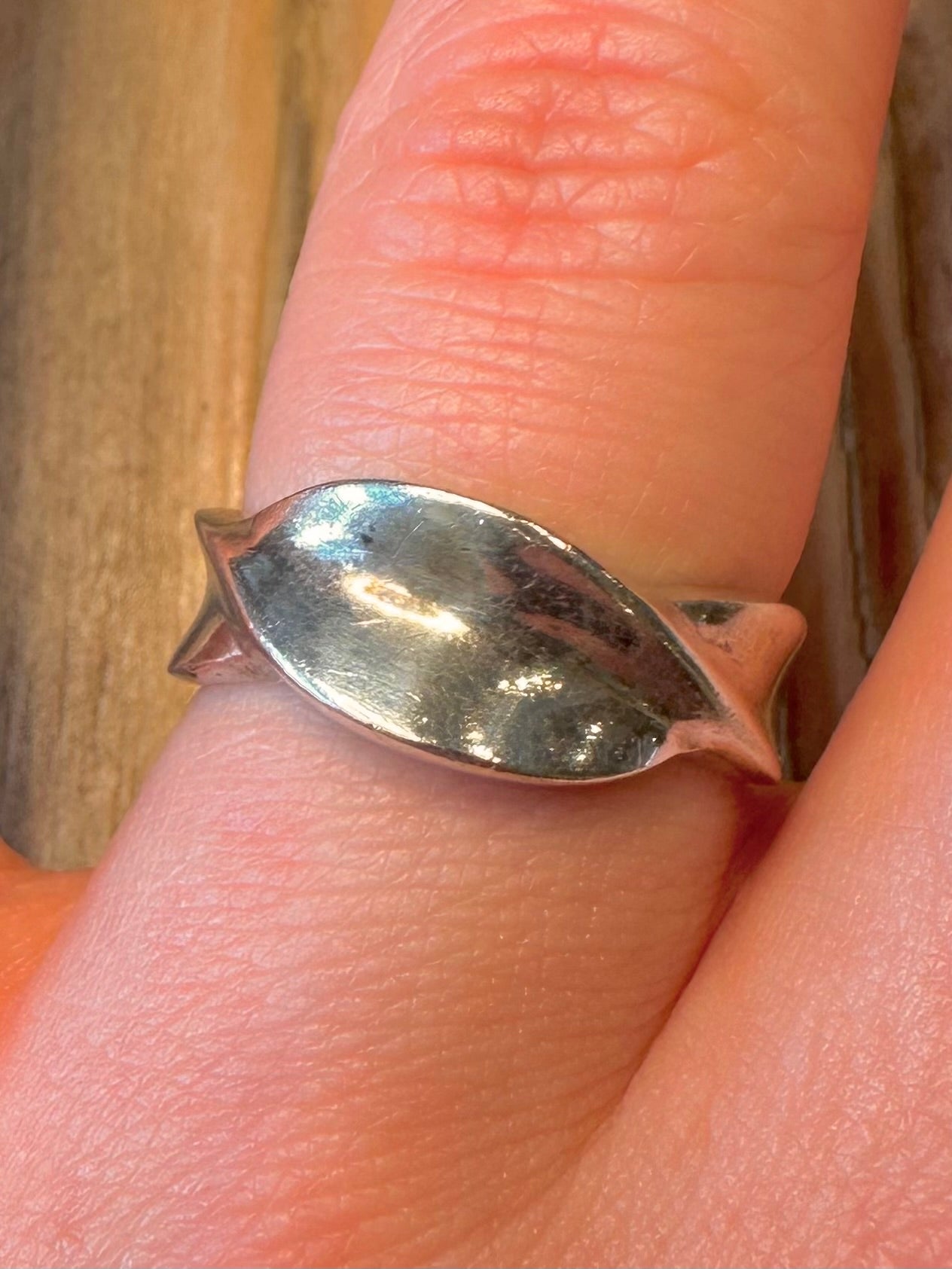 Abstrakter, verdrehter Ring aus 925er Sterlingsilber, Größe R