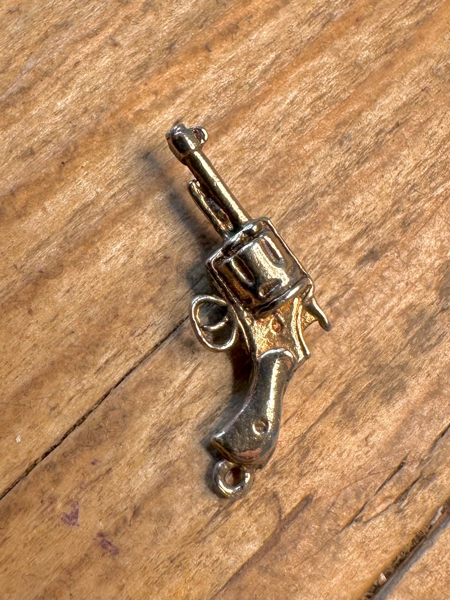 Revolver Gold auf Silber Charmanhänger