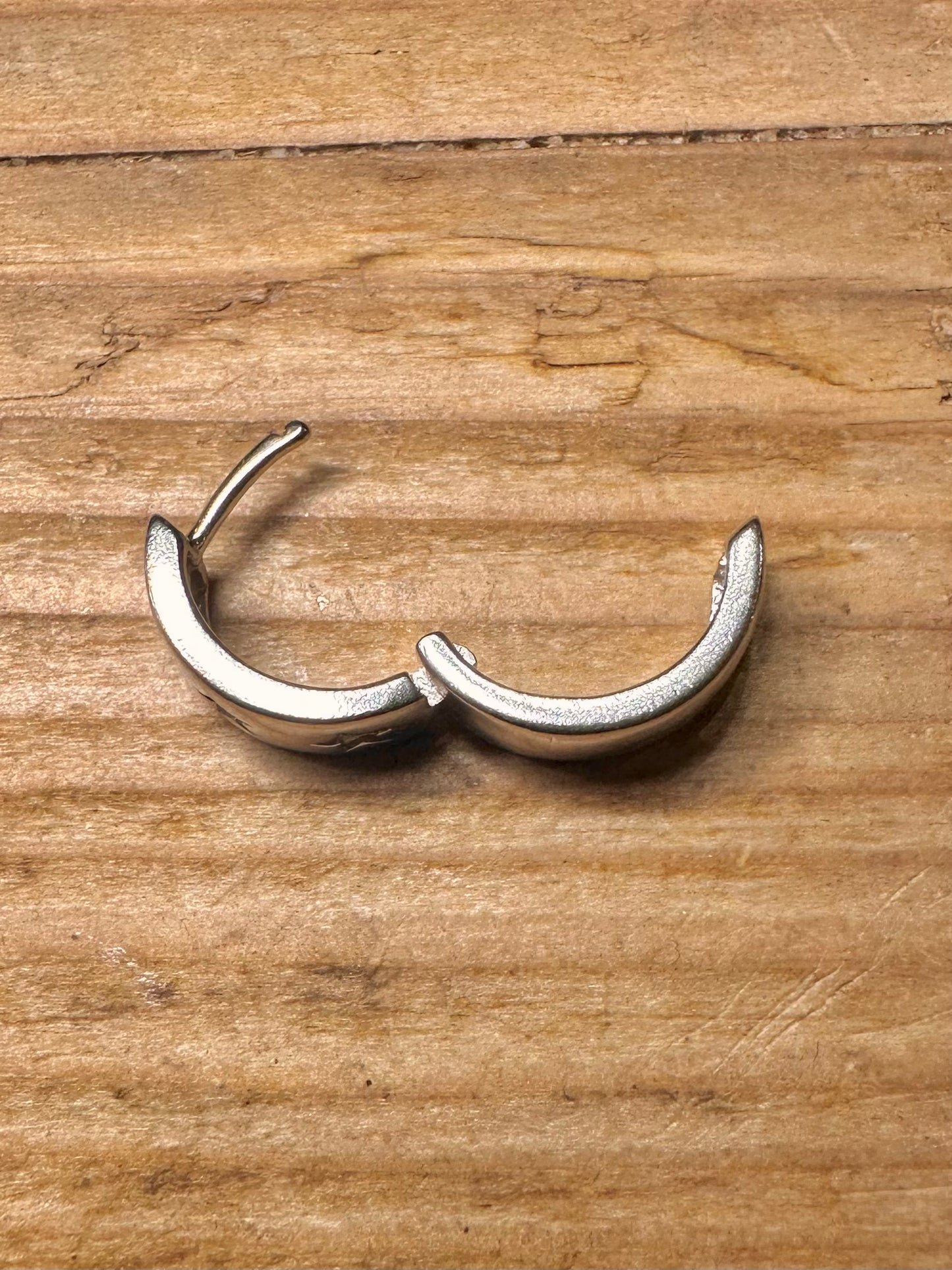 Moderne klobige Stern-Ohrringe mit weißem Stein, 925er Sterlingsilber