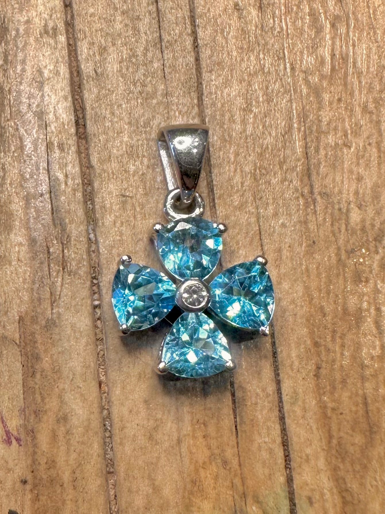Vintage Flower Blue Topaz 925 Sterling Silver Pendant