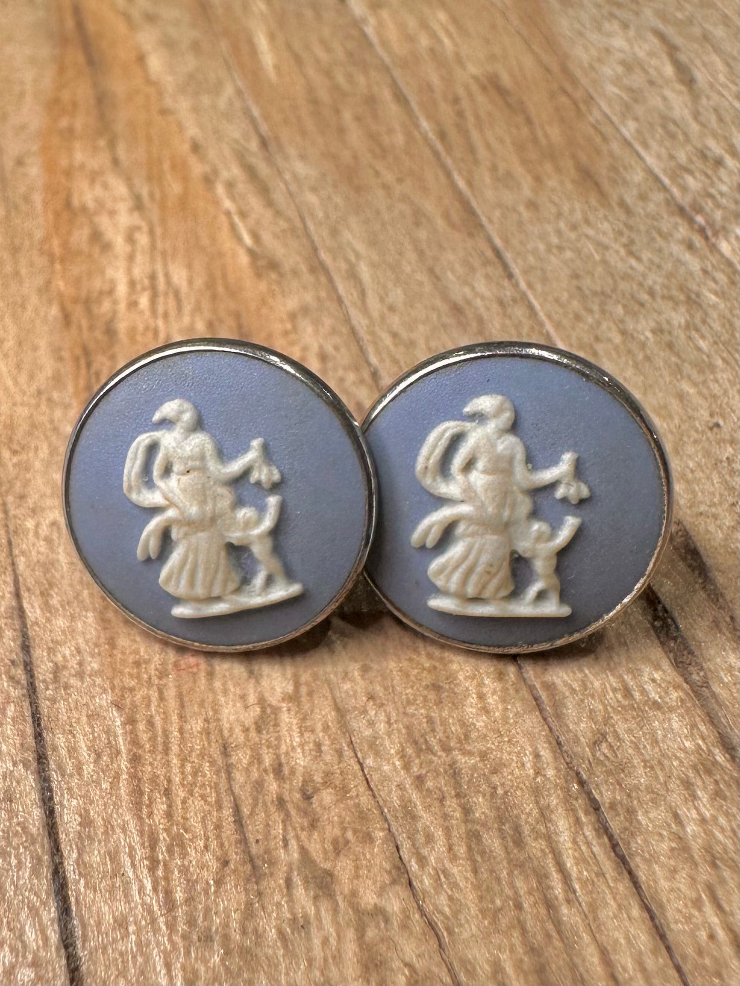 Vintage 1983 Wedgwood Cameo 925 Sterling Silver Stud Earrings