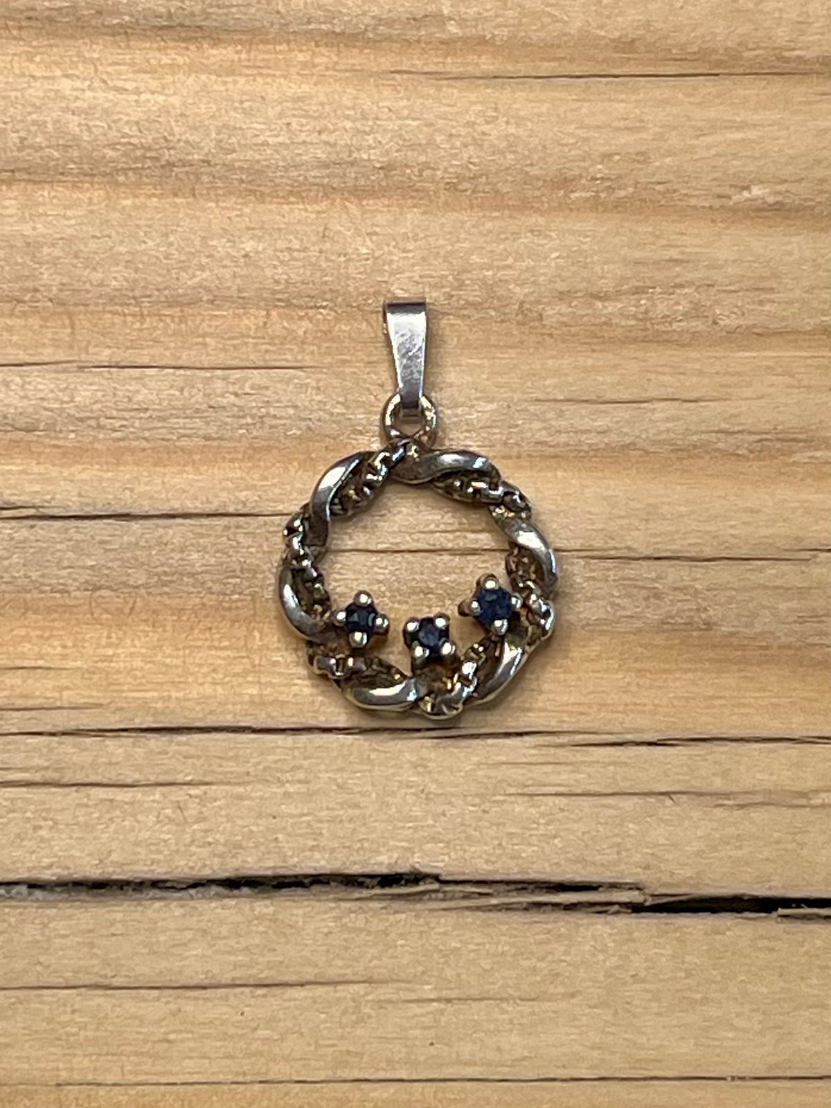 Small Circle Intertwined Dark Blue Stones 925 Sterling Silver Pendant