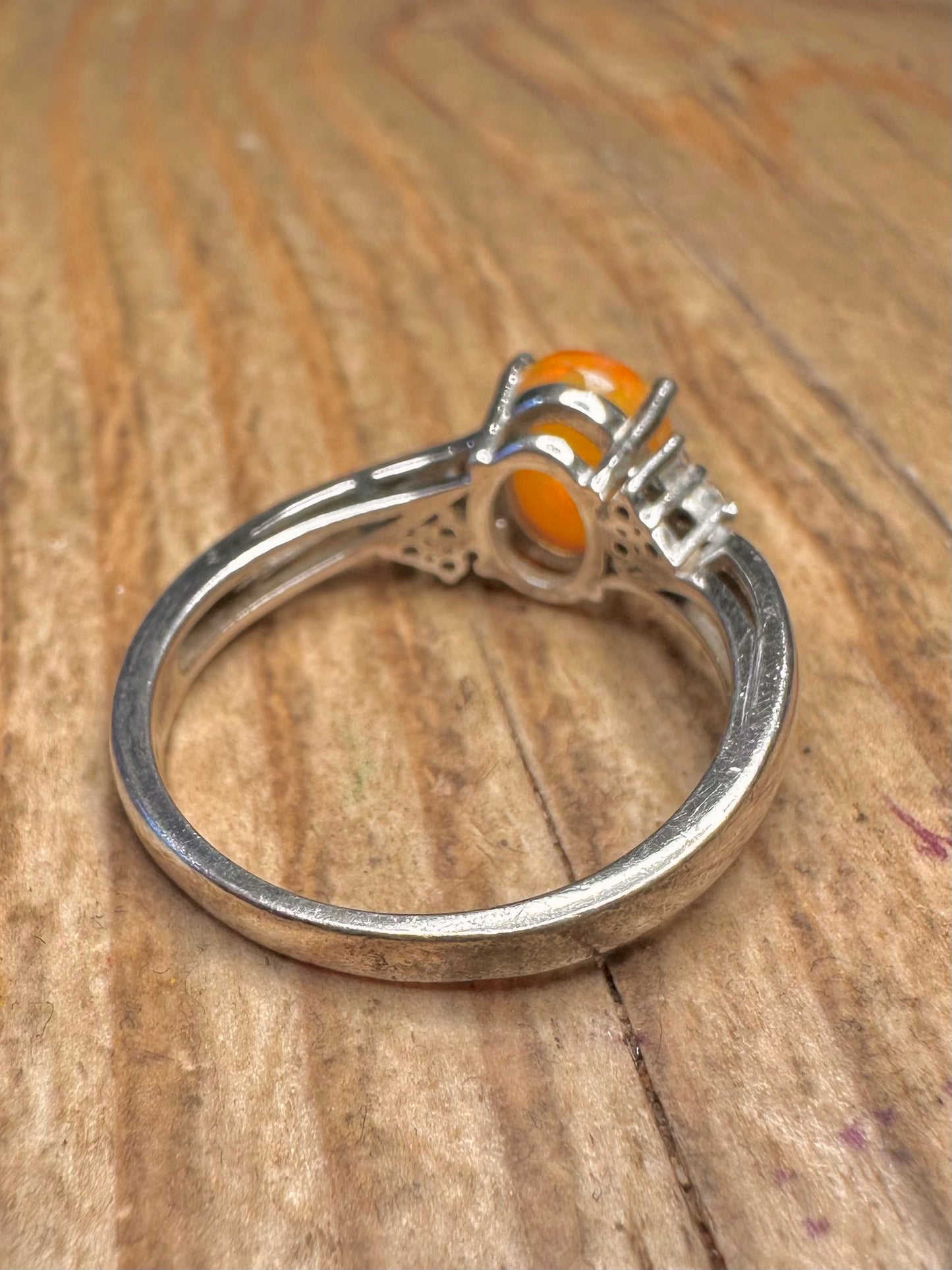 Moderner Ring aus orangefarbenem Opal (simuliert), 925er Sterlingsilber, Größe S