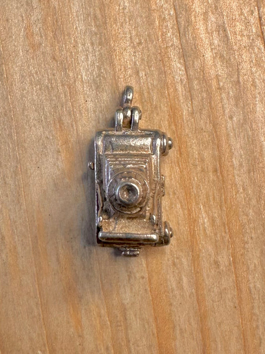 Vintage Nuvo Old Fashioned Camera Articulated 925 Sterling Silver Charm Pendant