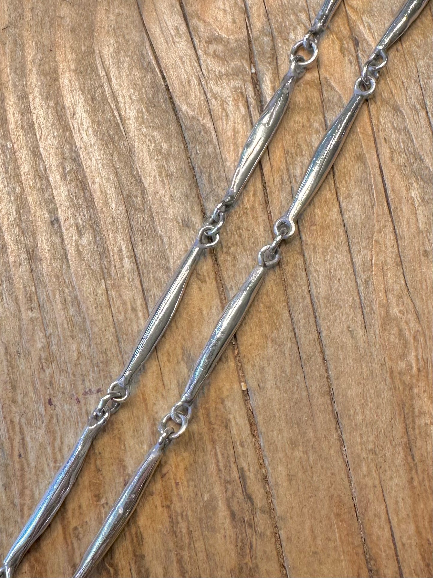 Modernistische, abstrakte lange Halskette aus 925er Sterlingsilber, 24,5 Zoll
