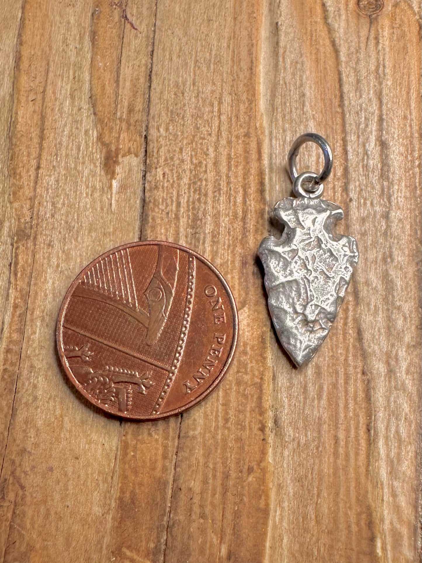 Handgefertigter Vintage-Pfeil-Anhänger aus 925er Sterlingsilber