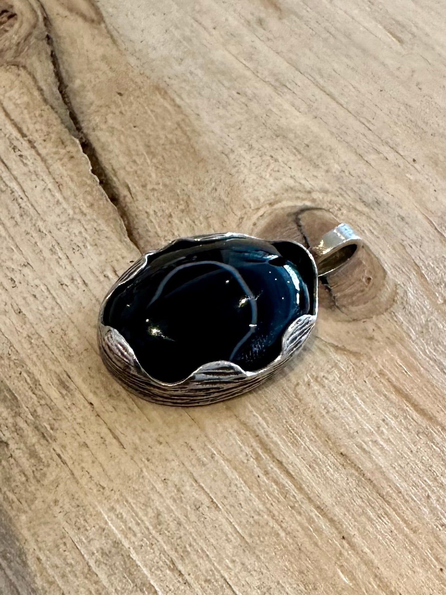 Vintage 1974 Onyx Abstract Oval Bark Effect 925 Silver Pendant