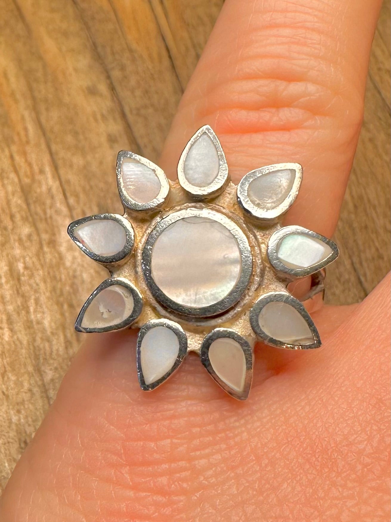 Mother of Pearl Sun Burst Design 925 Sterling Silver Size M1/2 Ring