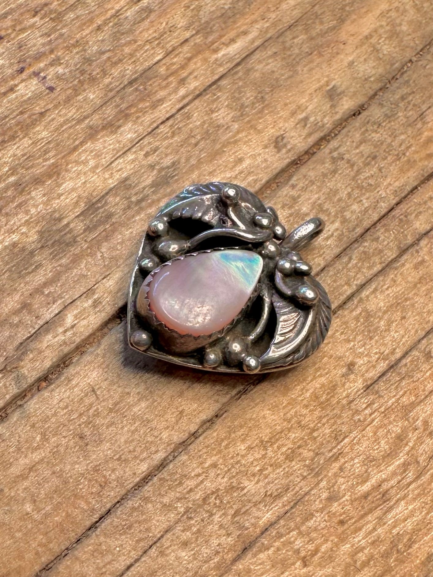 Native American Mother of Pearl Leaf 925 Sterling Silver Pendant