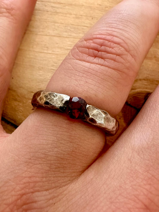 Vintage Red Stone Hammered Band 925 Silver Size P Ring