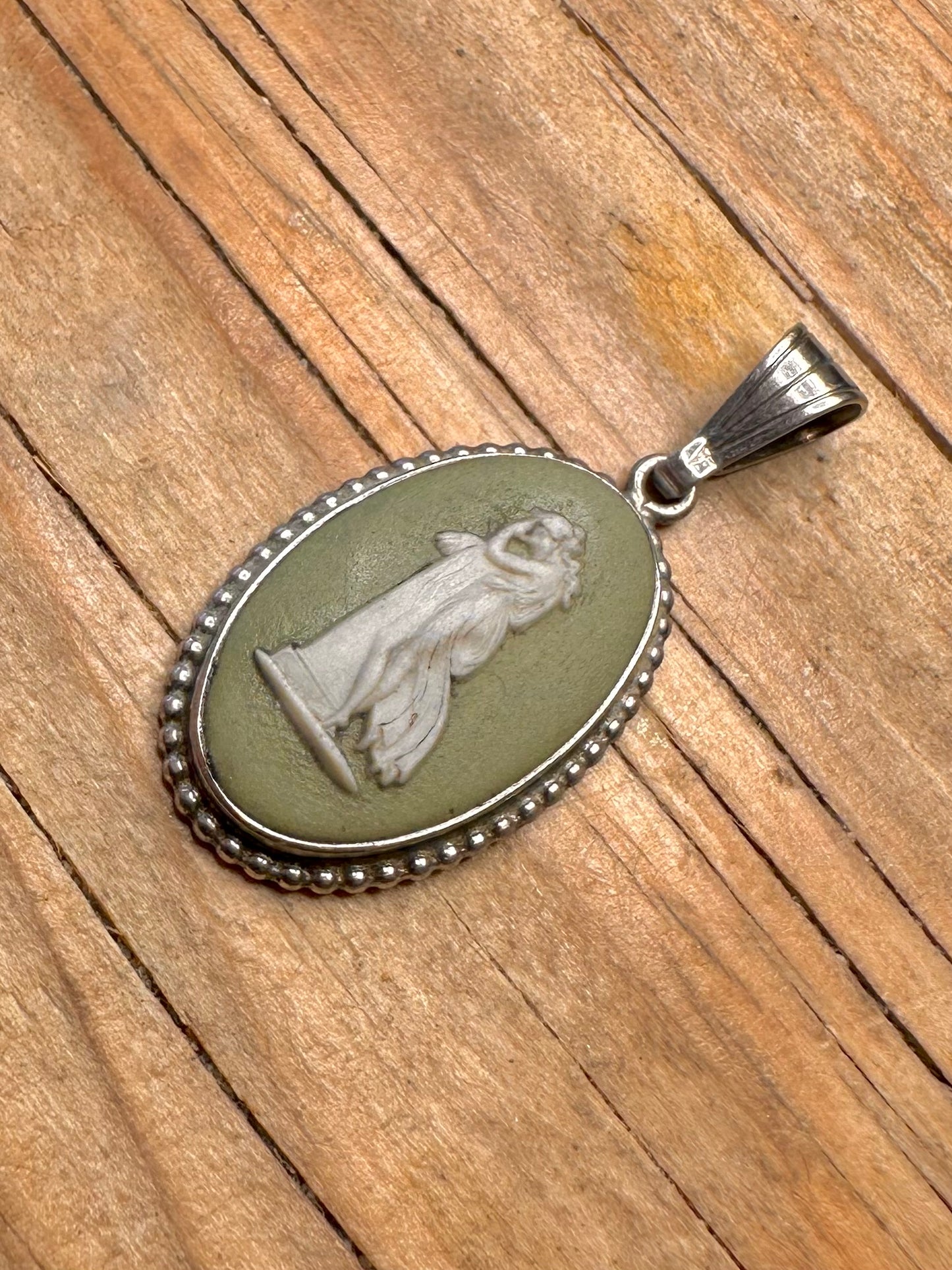 Vintage 1978 grüner Wedgwood Cameo 925er Sterlingsilber Anhänger, hergestellt in England