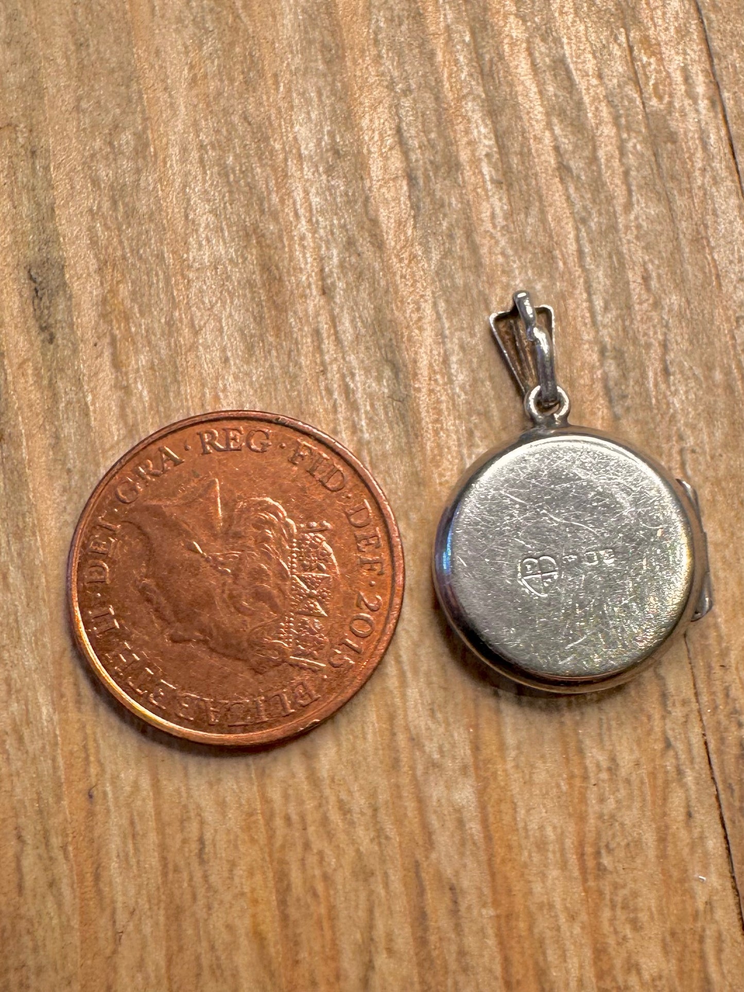 Vintage 1975 Circle Engraved Locket 925 Sterling Silver Pendant