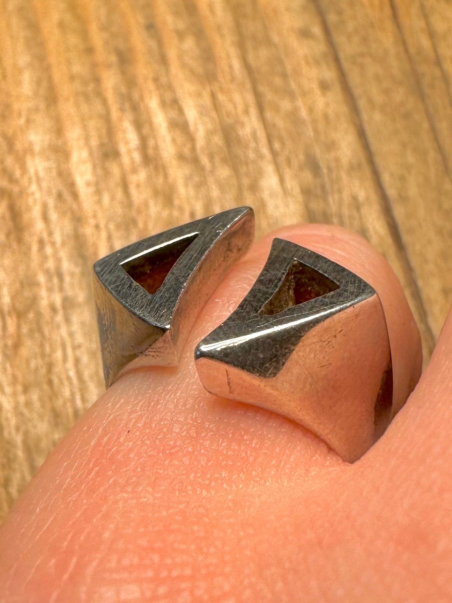 Abstrakter, zeitgenössischer offener Ring aus 835er Silber, Größe M