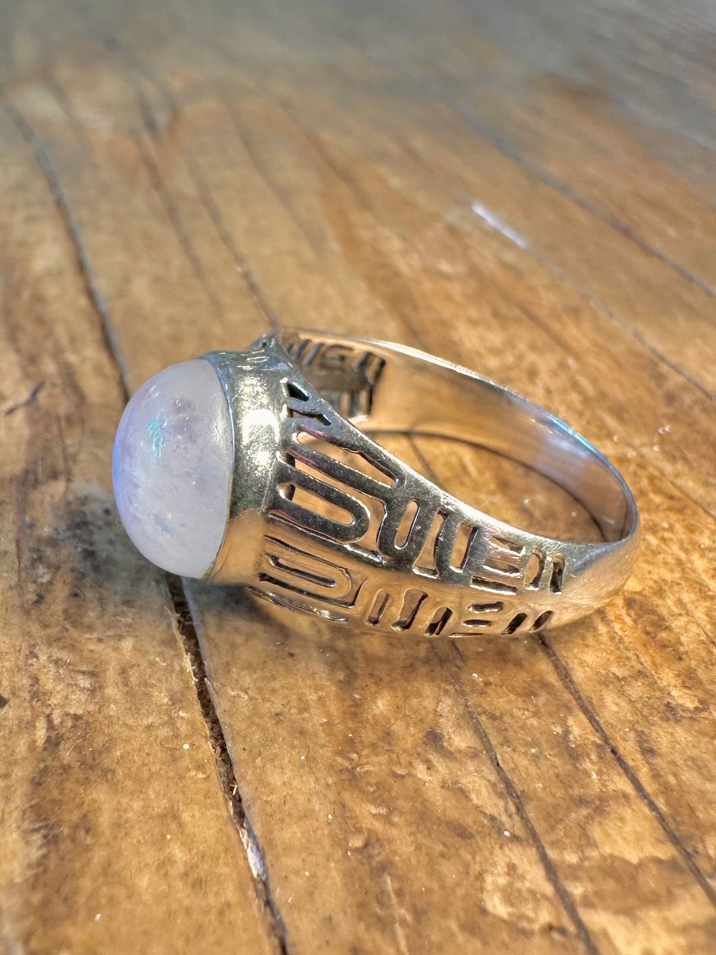 Mondstein Kuppel-Cut-Out-Design 925 Sterling Silber Ring Größe R1/2