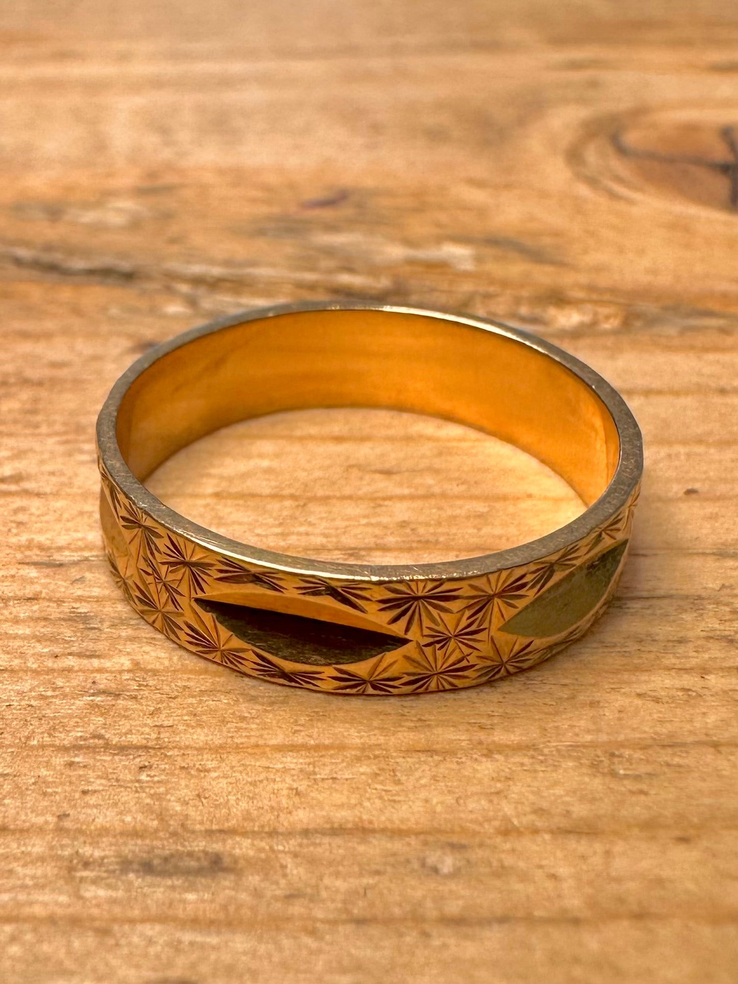 Vintage 1977 9ct Gold Starry Band Size O Ring