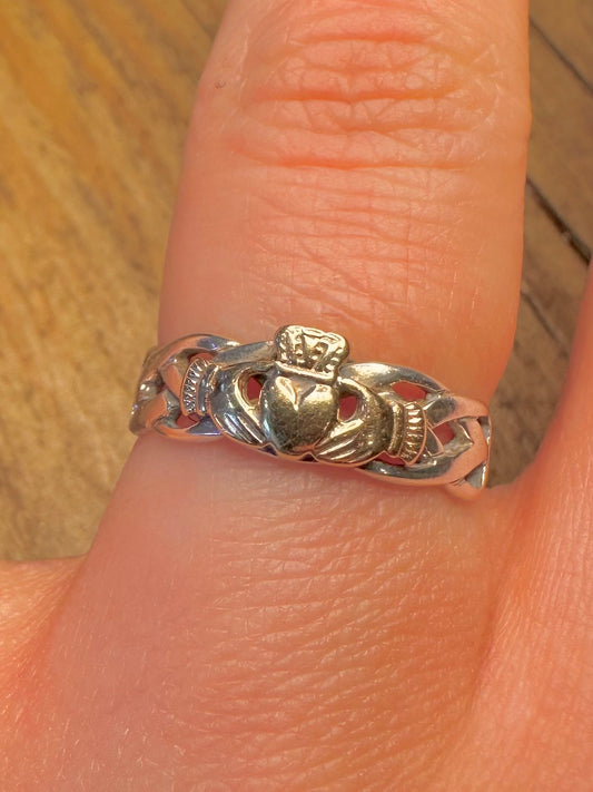 14ct White and Yellow Gold Claddagh Celtic Band Size O Ring
