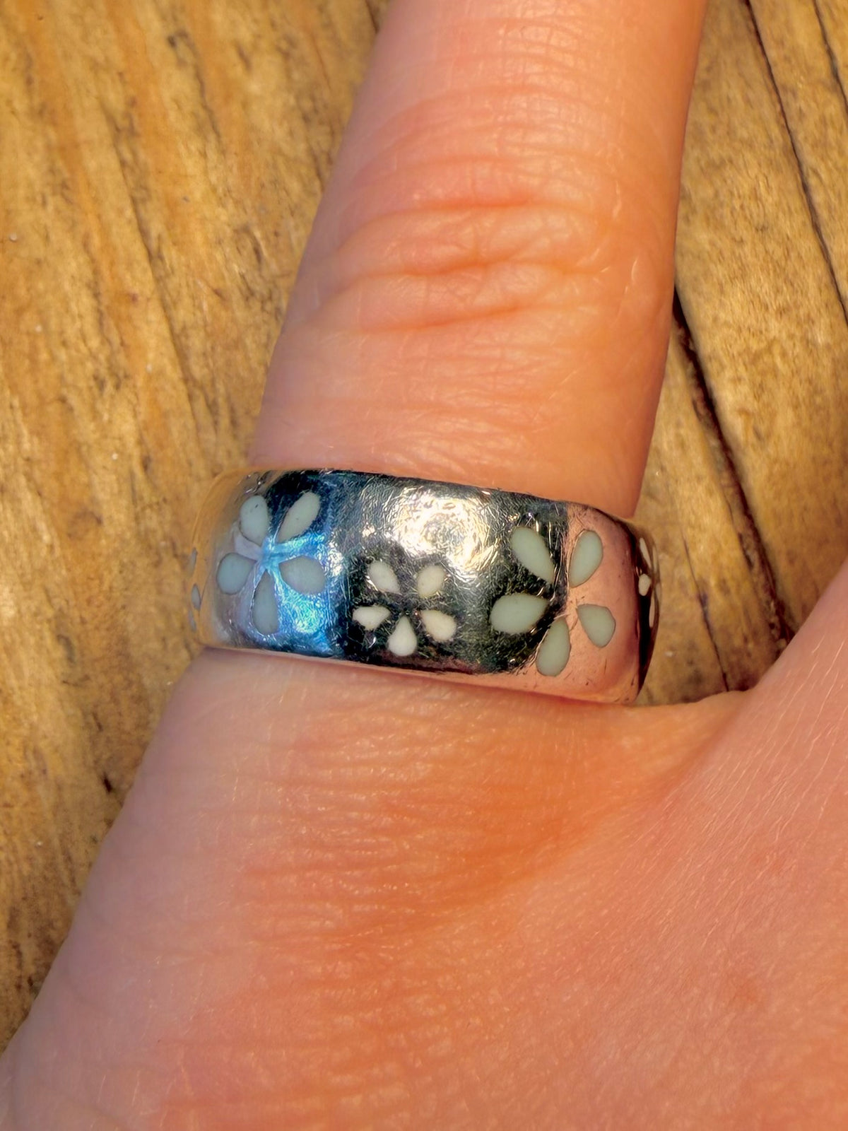 Mother of Pearl Flower Inlay Band 925 Sterling Silver Size N Ring