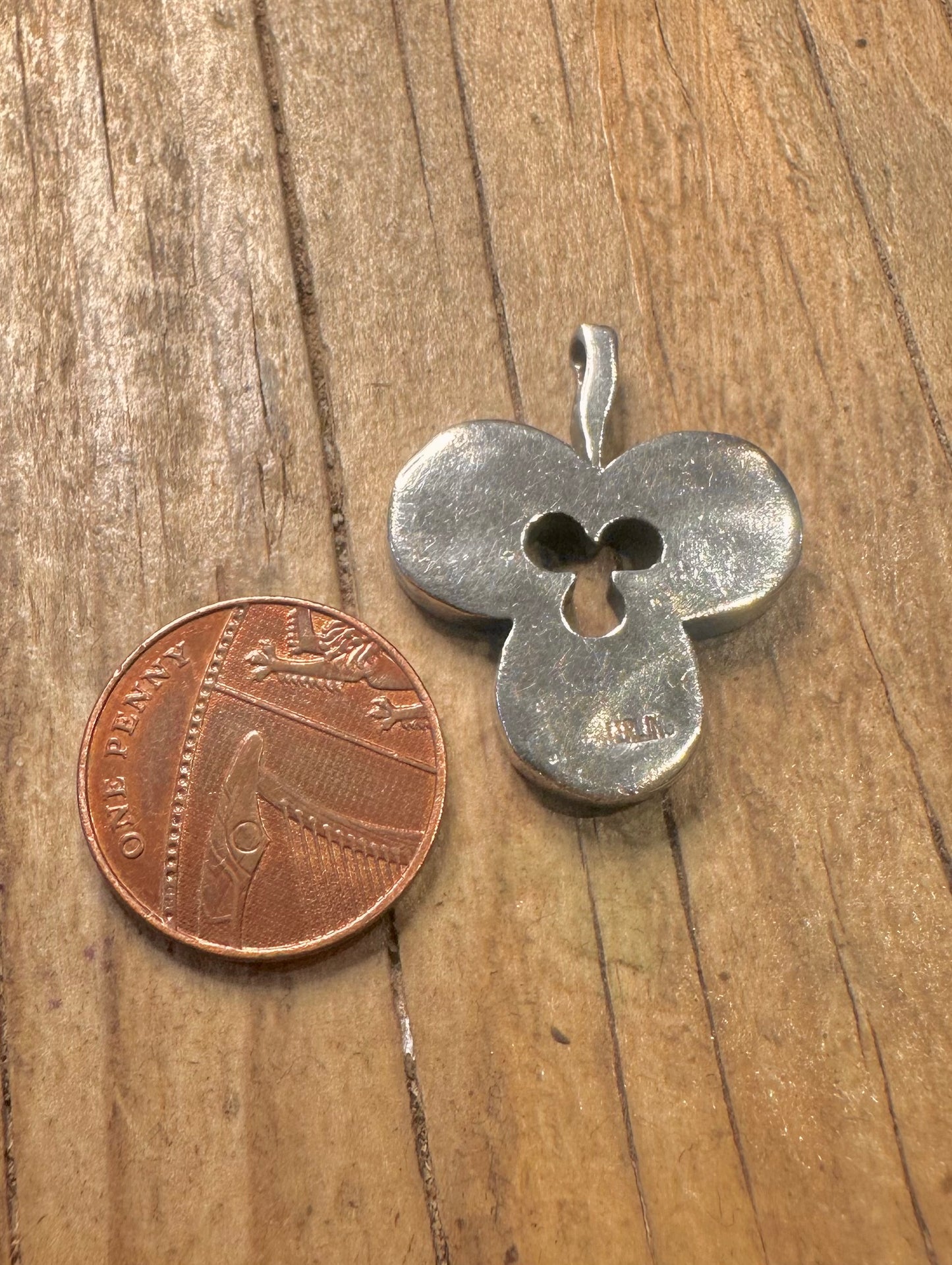 Vintage Crushed Opal Three Leaf Clover 925 Sterling Silver Pendant