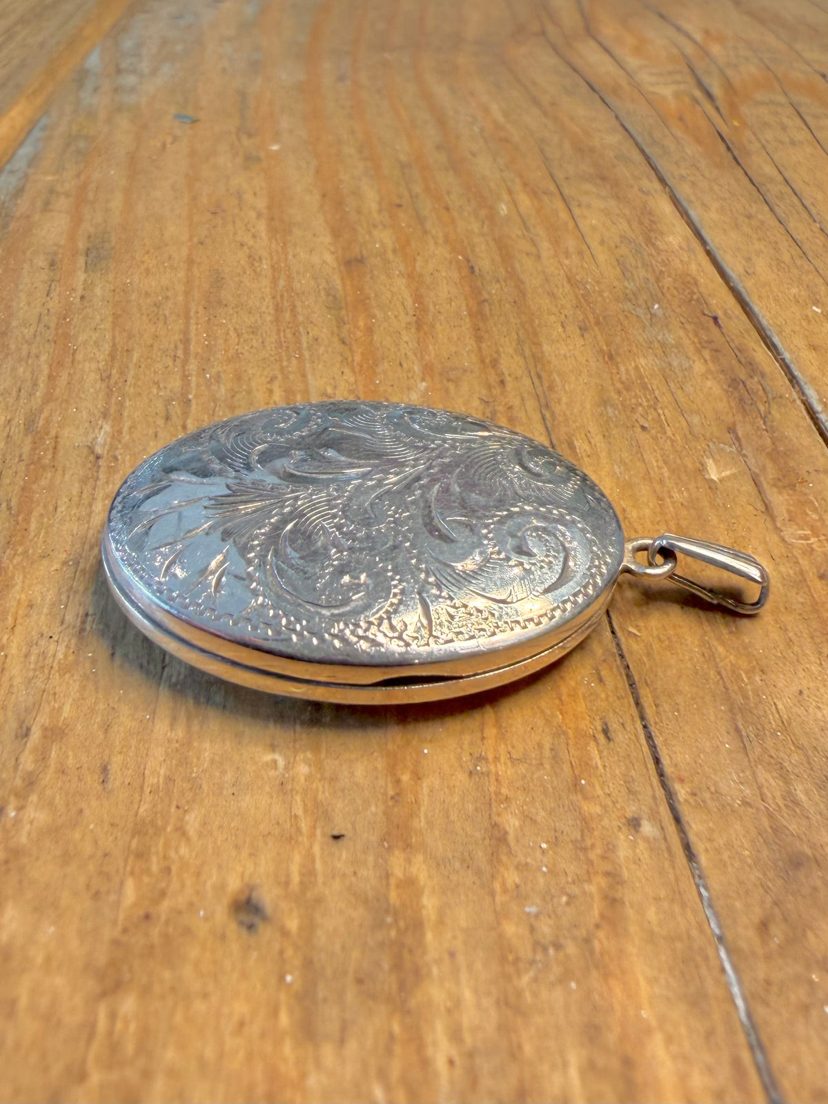 Oval 1975 Floral Swirl Engraved Locket 925 Sterling Silver Pendant