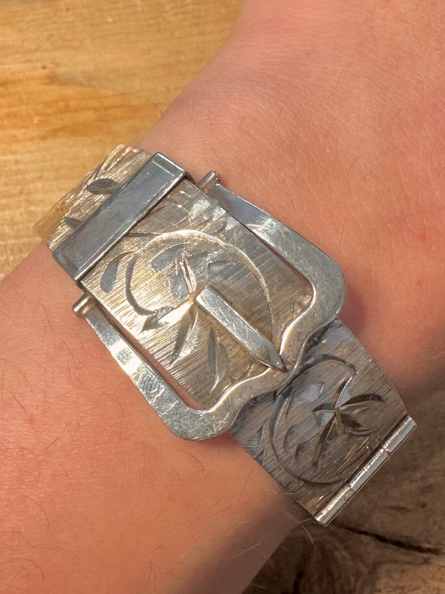Vintage 1978 Buckle Clasp Floral Leaf Engraved Bark Effect 925 Silver Bangle