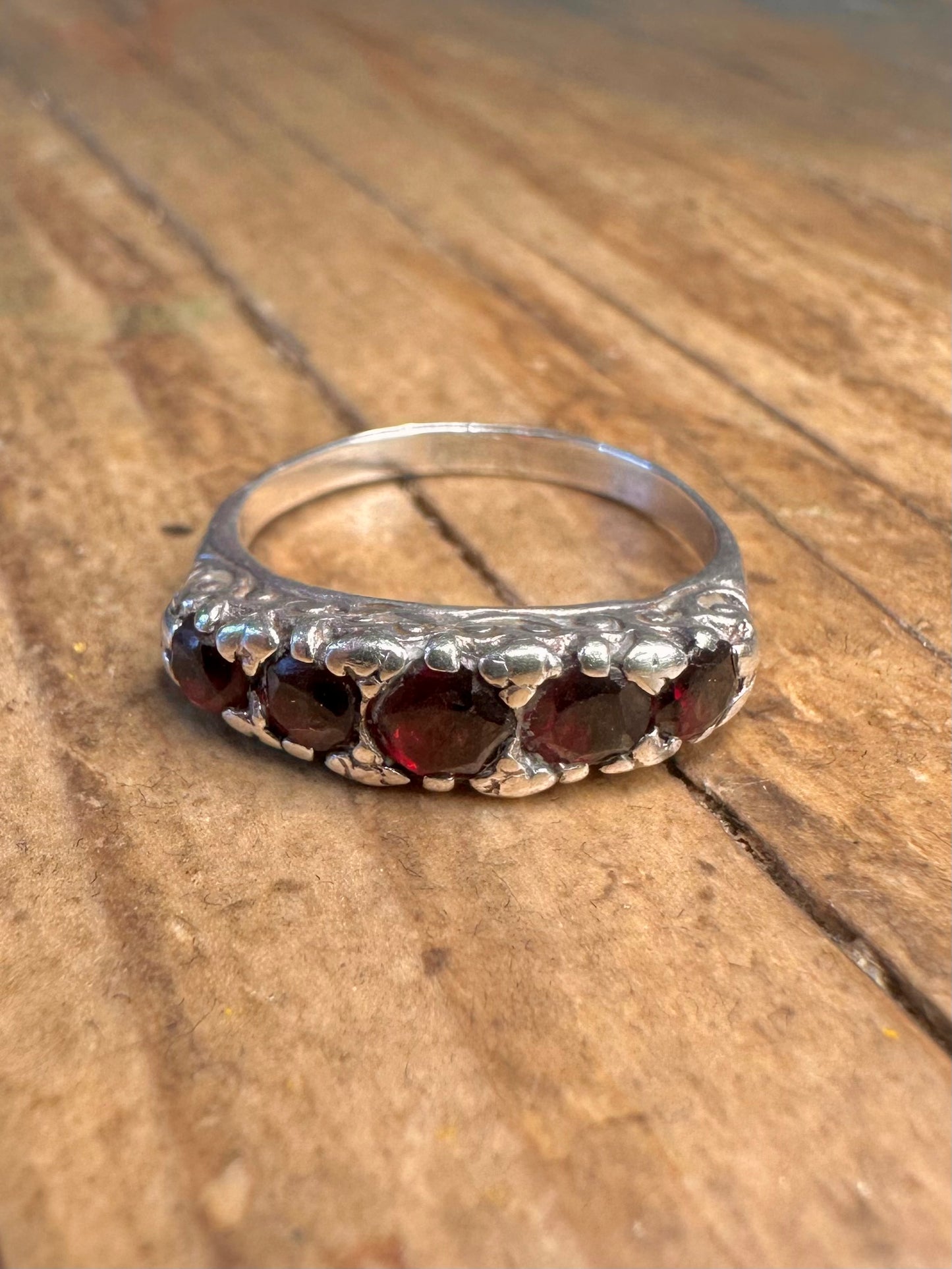 Ring im viktorianischen Stil mit Granat aus 925er Sterlingsilber, Größe H