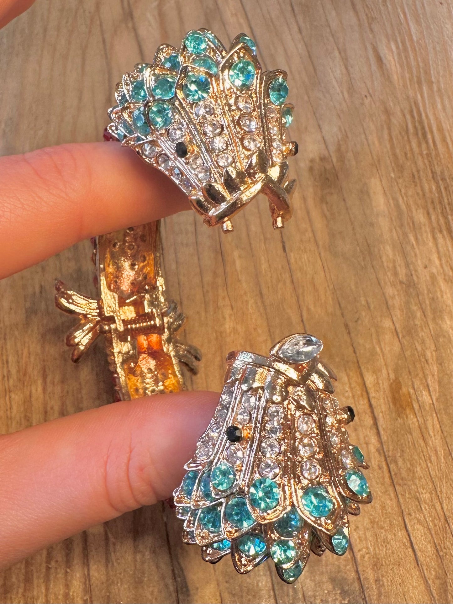 Stunning Double Headed Fish Multicoloured Stones Costume Hinged Bangle