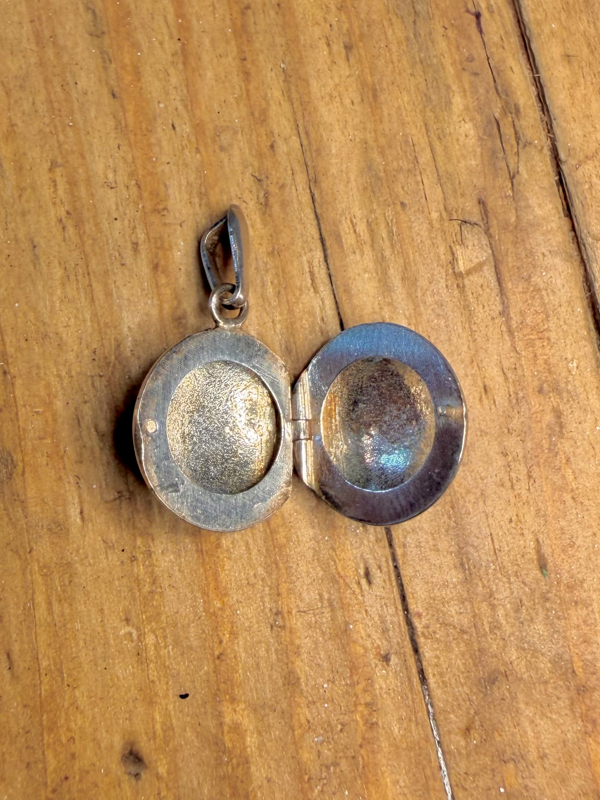 Circle Engraved Floral Locket 925 Sterling Silver Pendant