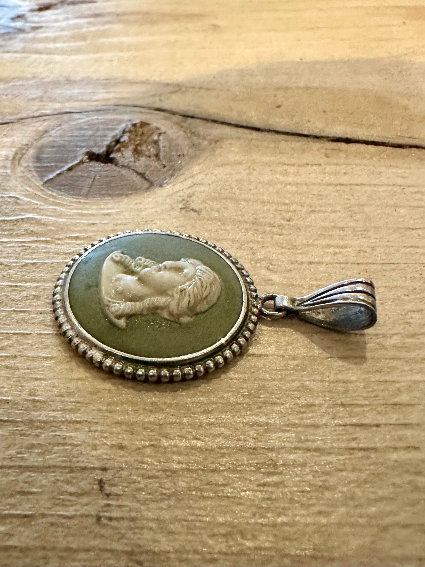 Vintage Wedgewood Green Cameo 1983 925 Silver Pendant