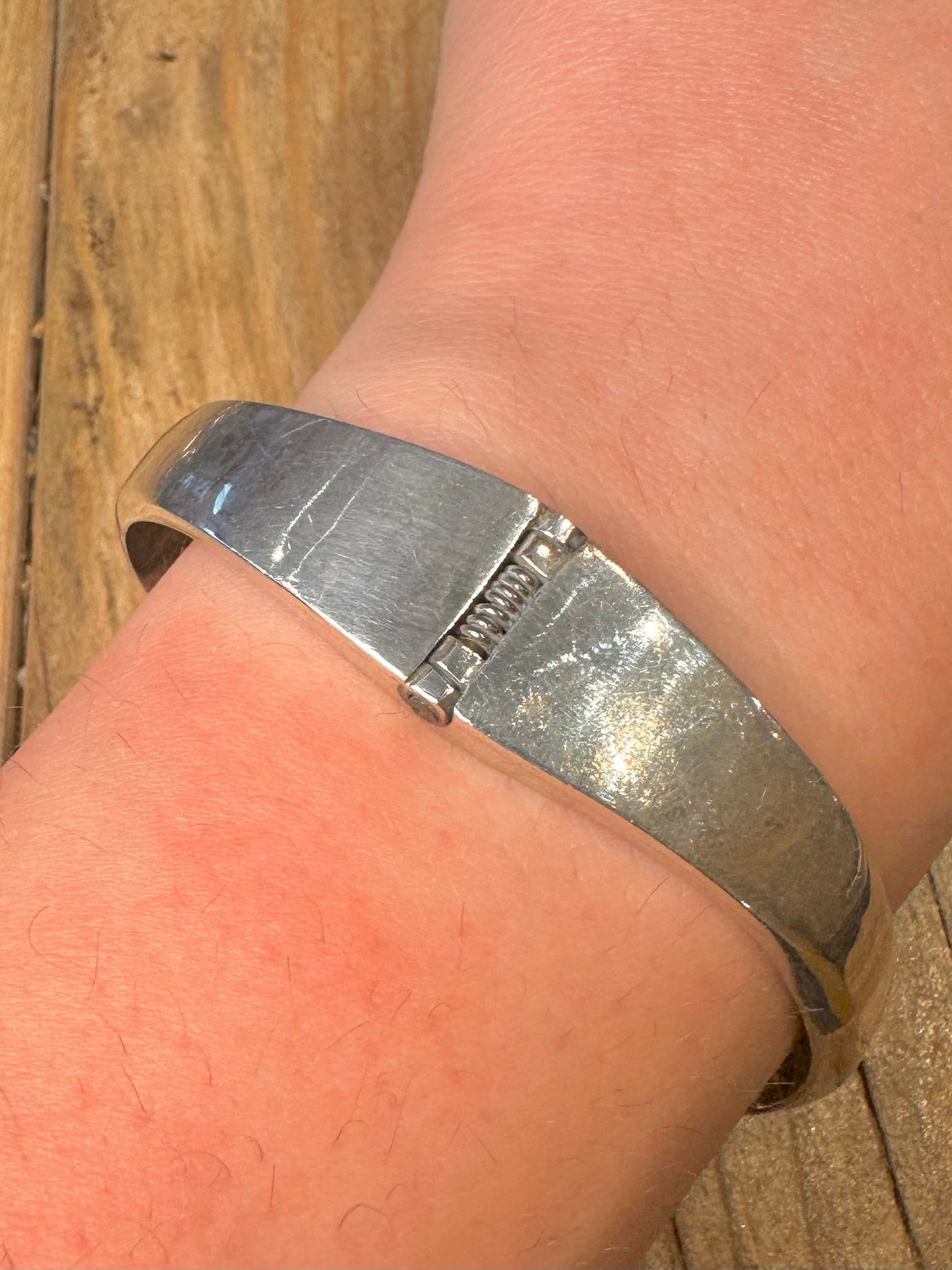 Moderner Sodalith Überlappender Klapparmreif aus 925er Sterlingsilber, Mexiko