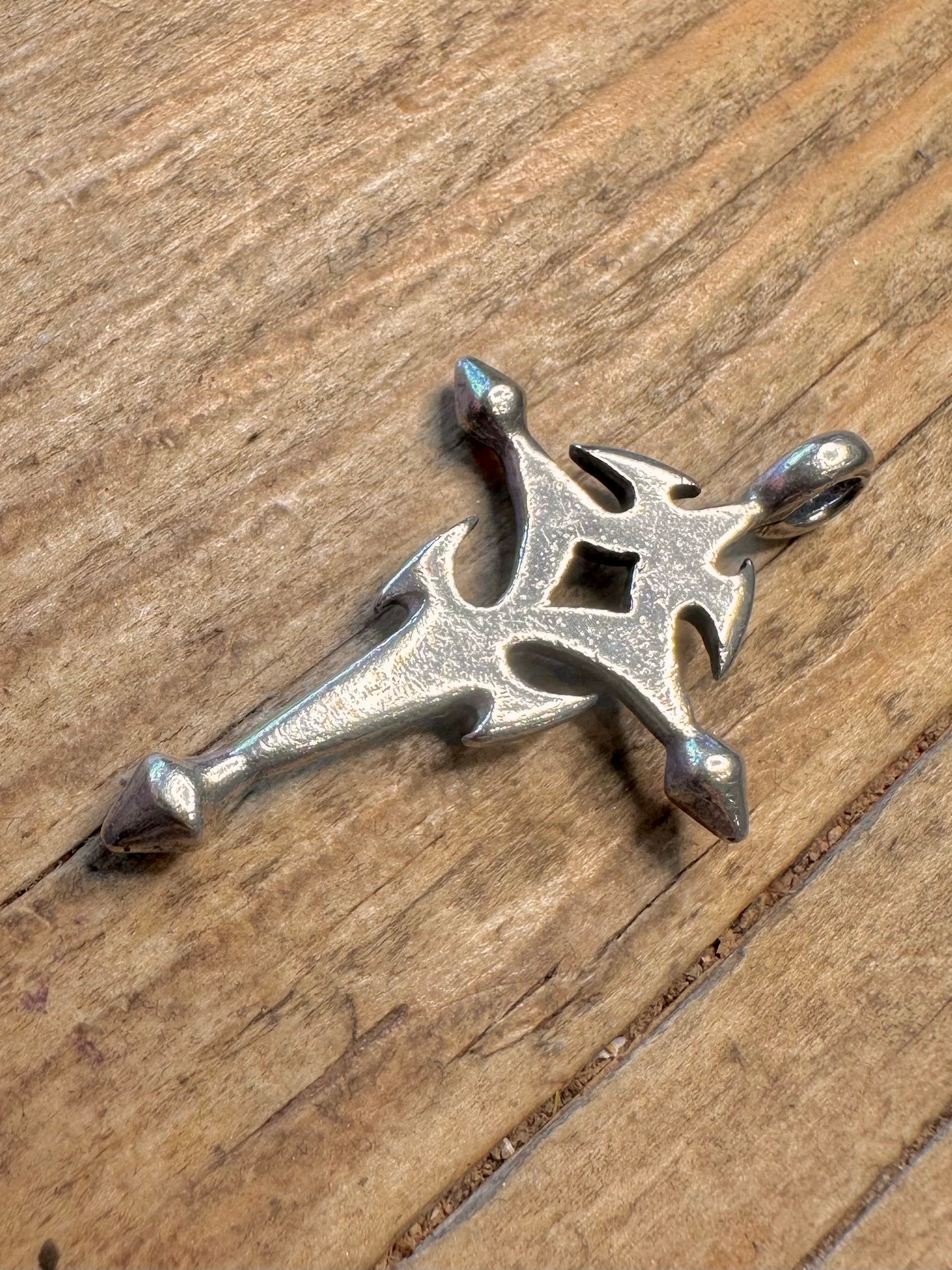 Halskette mit Gothic-Kreuz aus 925er Sterlingsilber