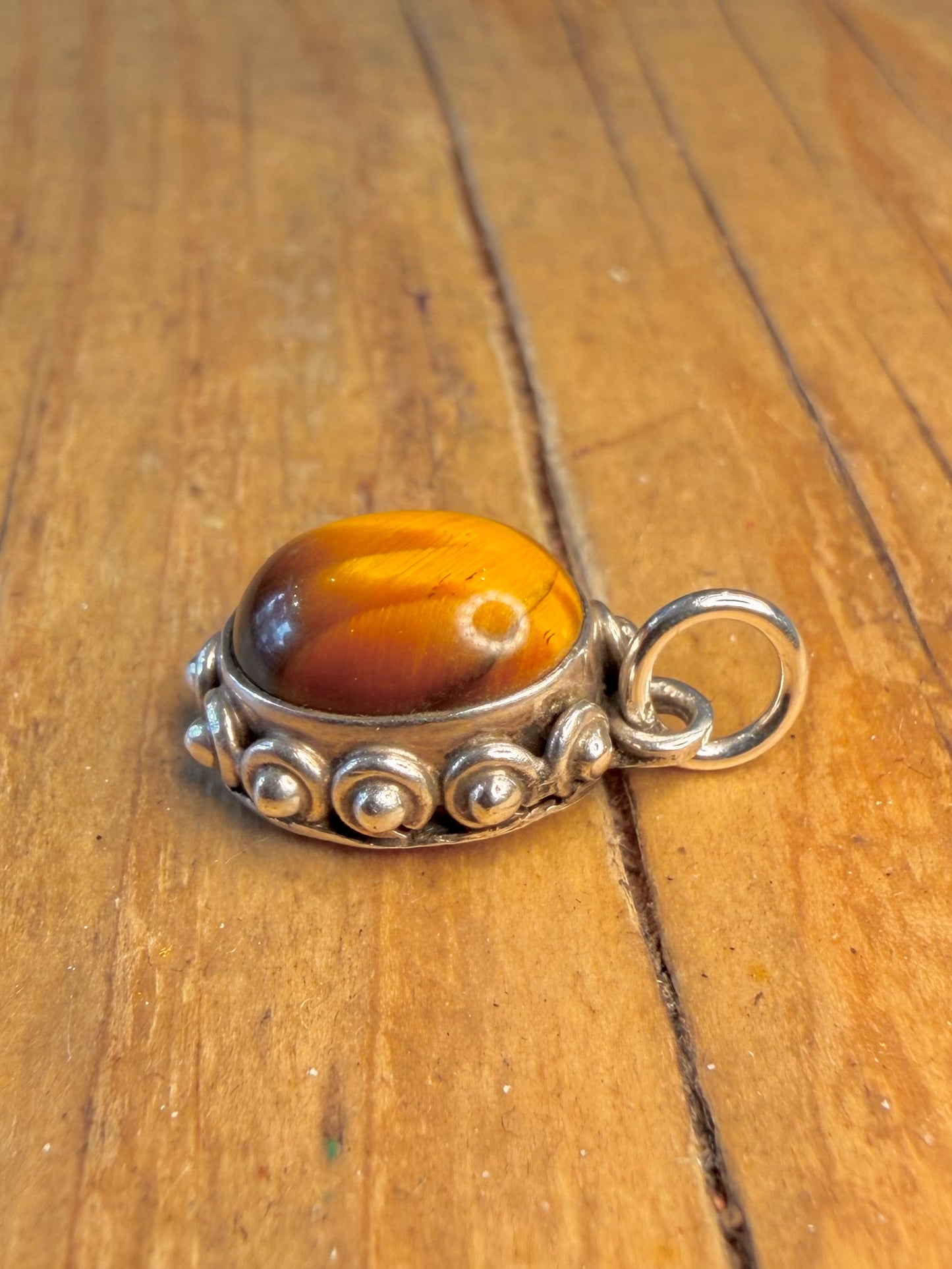 Tigers Eye Decortive Beaded Edges 925 Sterling Silver Pendant
