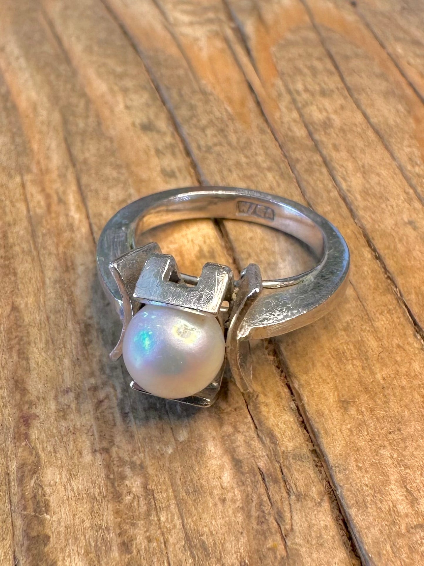 Abstract Pearl Marked W/GA Silver Size i1/2 Ring