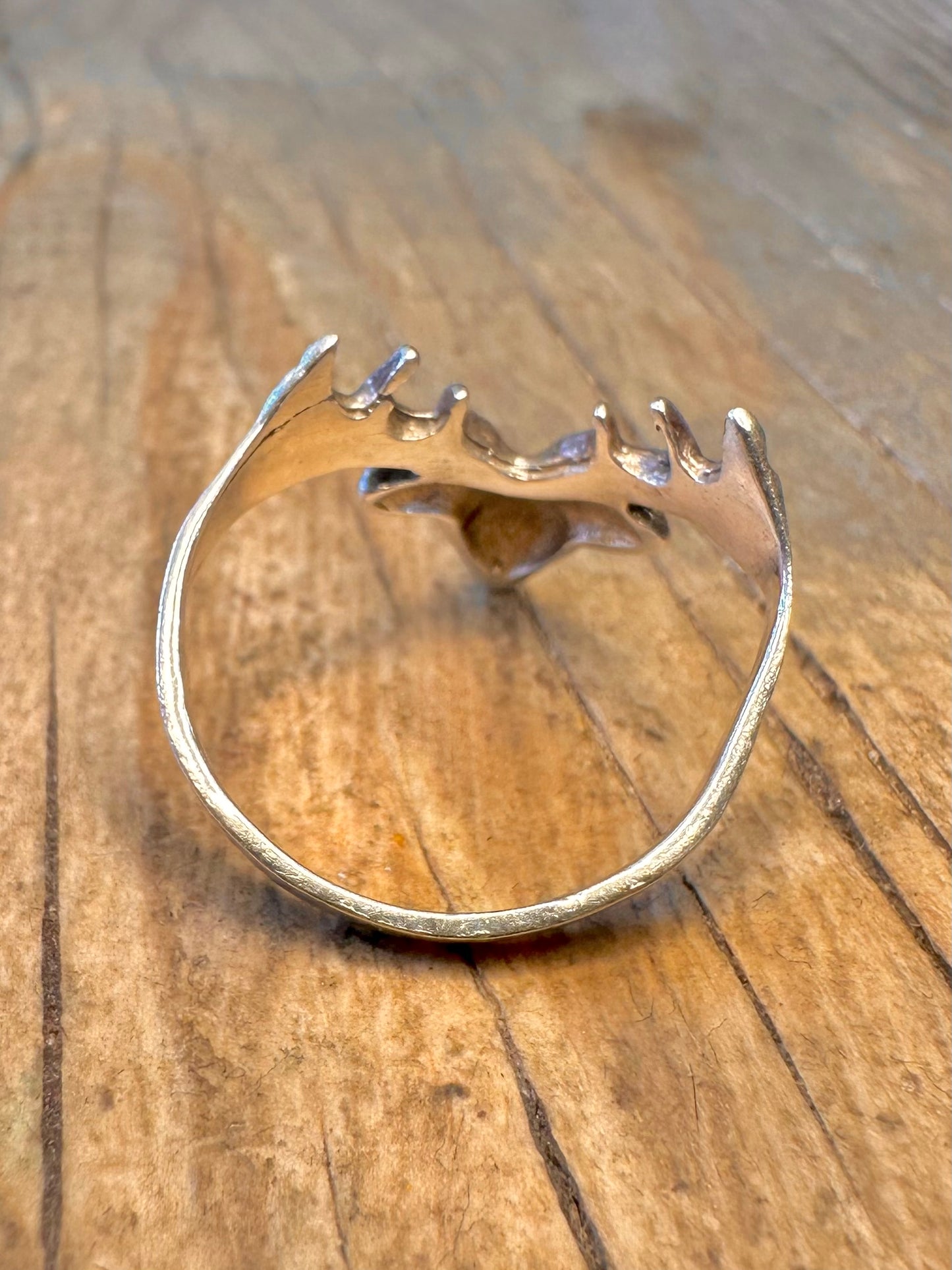 Ring mit gehörntem Hirschkopf aus 925er Sterlingsilber, Größe Q