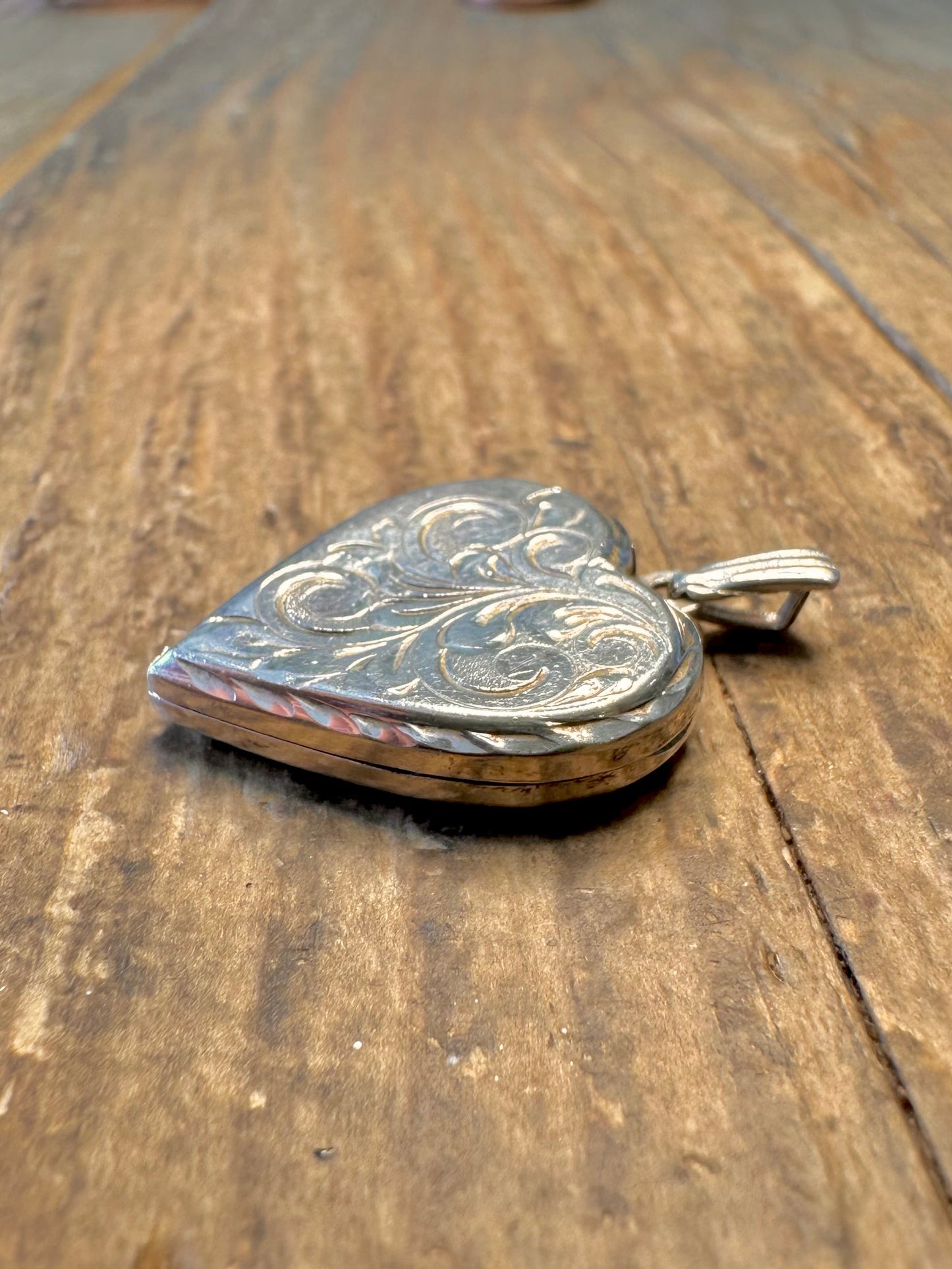 Heart 1975 Engraved Swirl Design Locket 925 Sterling Silver Pendant