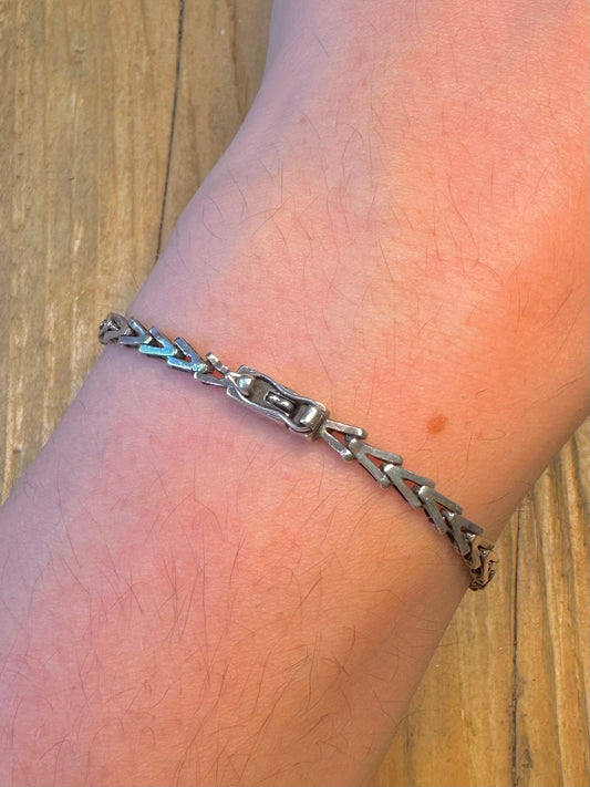 Art Deco Style Onyx and Marcasite Arrow Link 925 Sterling Silver 7.5 inch Bracelet
