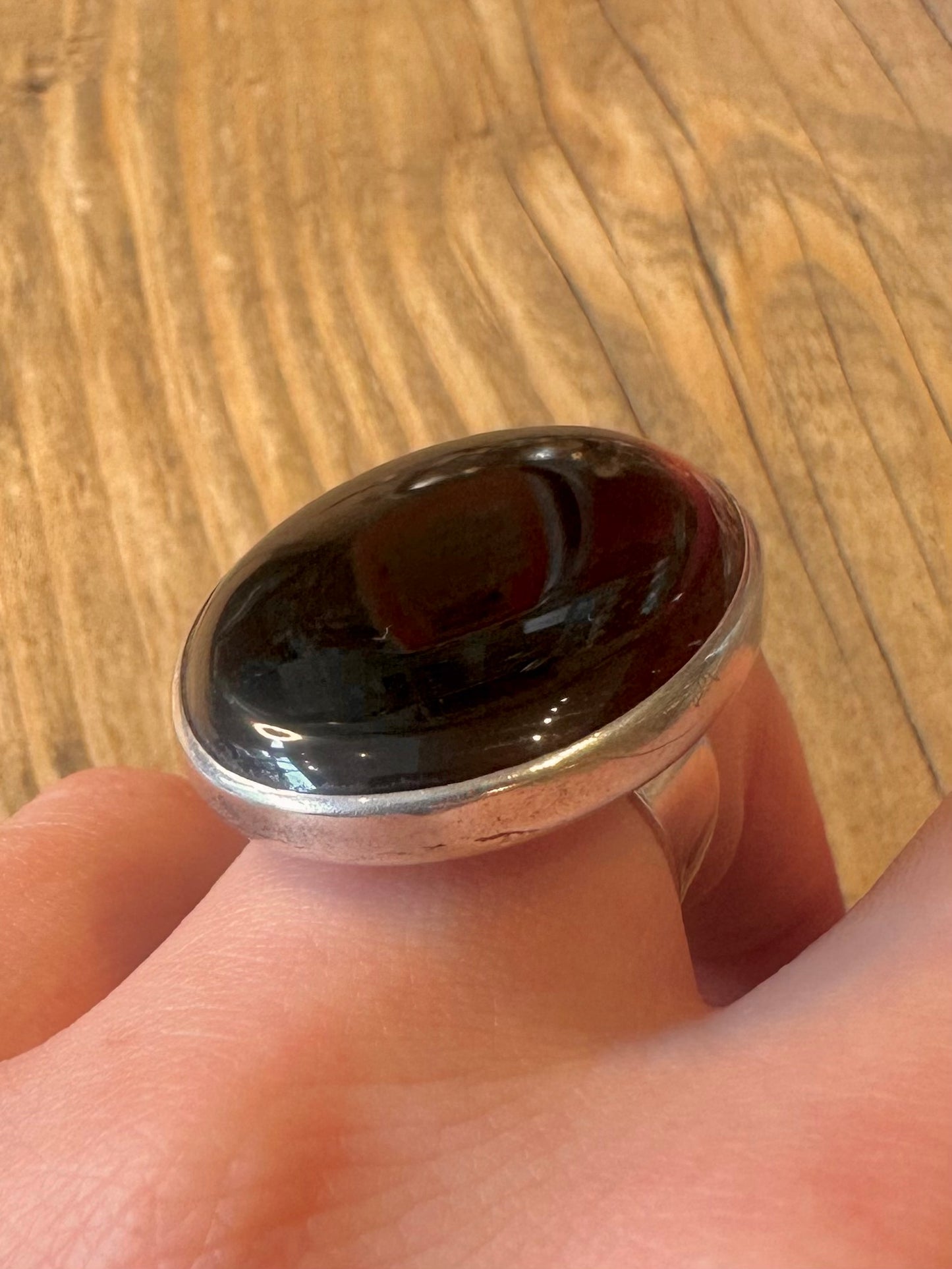 Atemberaubender großer natürlicher schwarzer Onyx osteuropäischer 925er Silberring Größe P