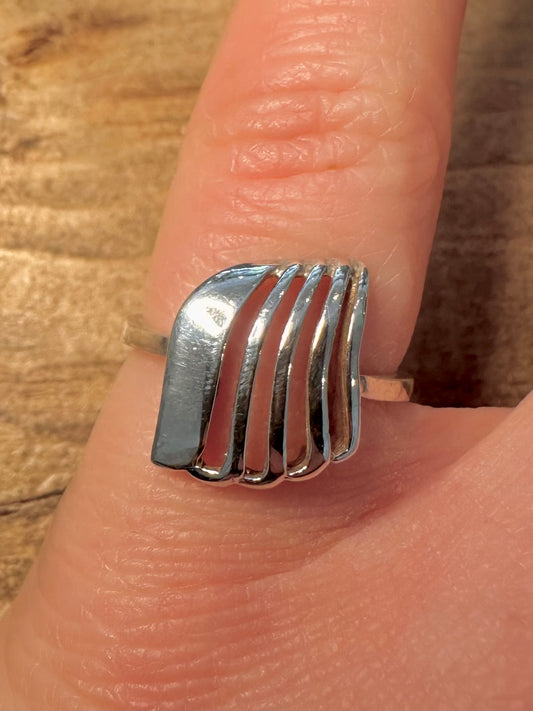 Abstract Gap Wave 925 Silver Size L Ring