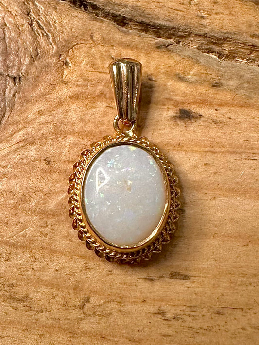 Vintage 1997 9ct Gold Opal 375 Pendant