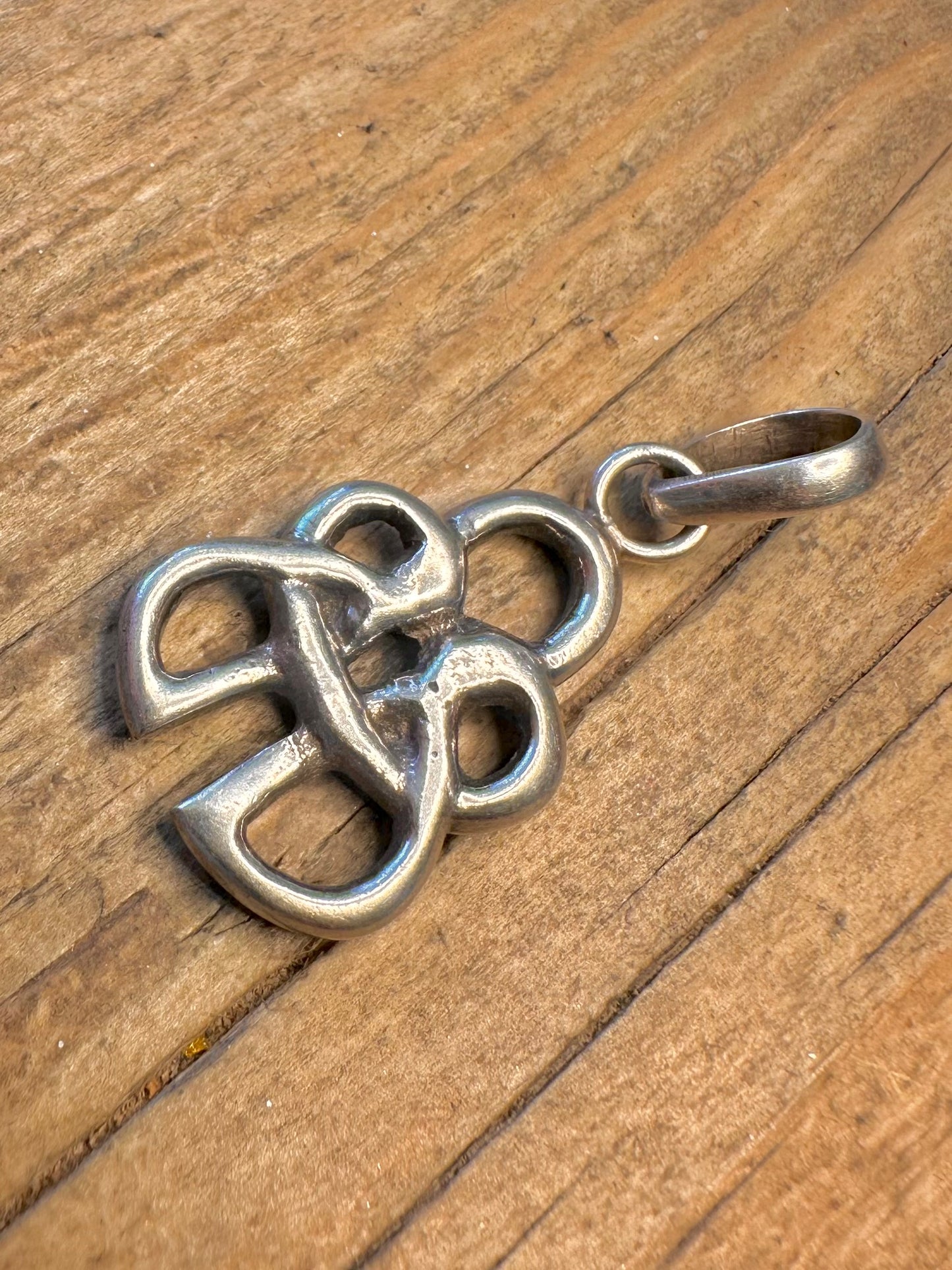 Keltischer Knoten Anhänger aus 925er Sterlingsilber
