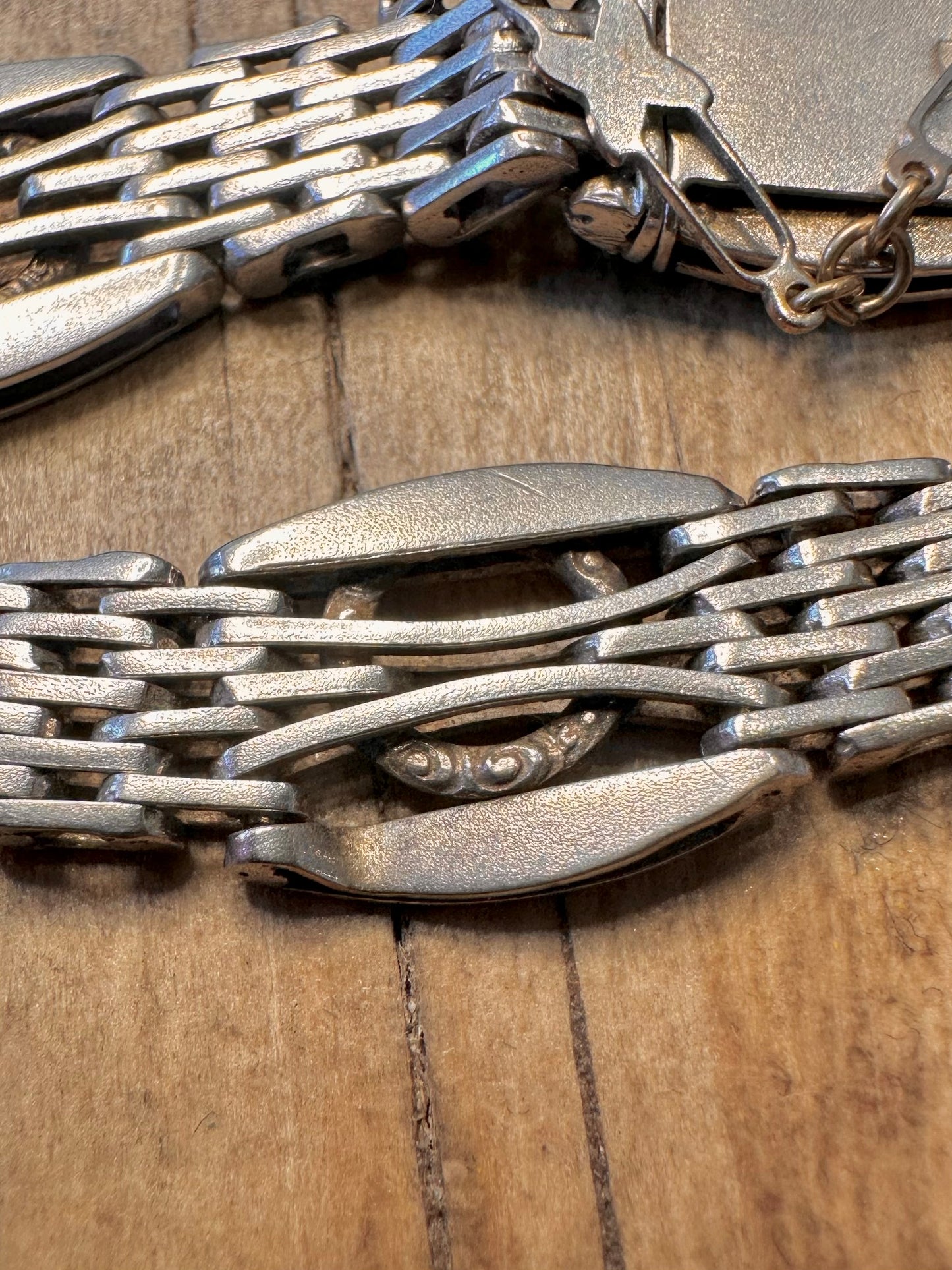 Unique Gated Decorative Link with Safety Chain 800 Silver 7.5 Bracelet