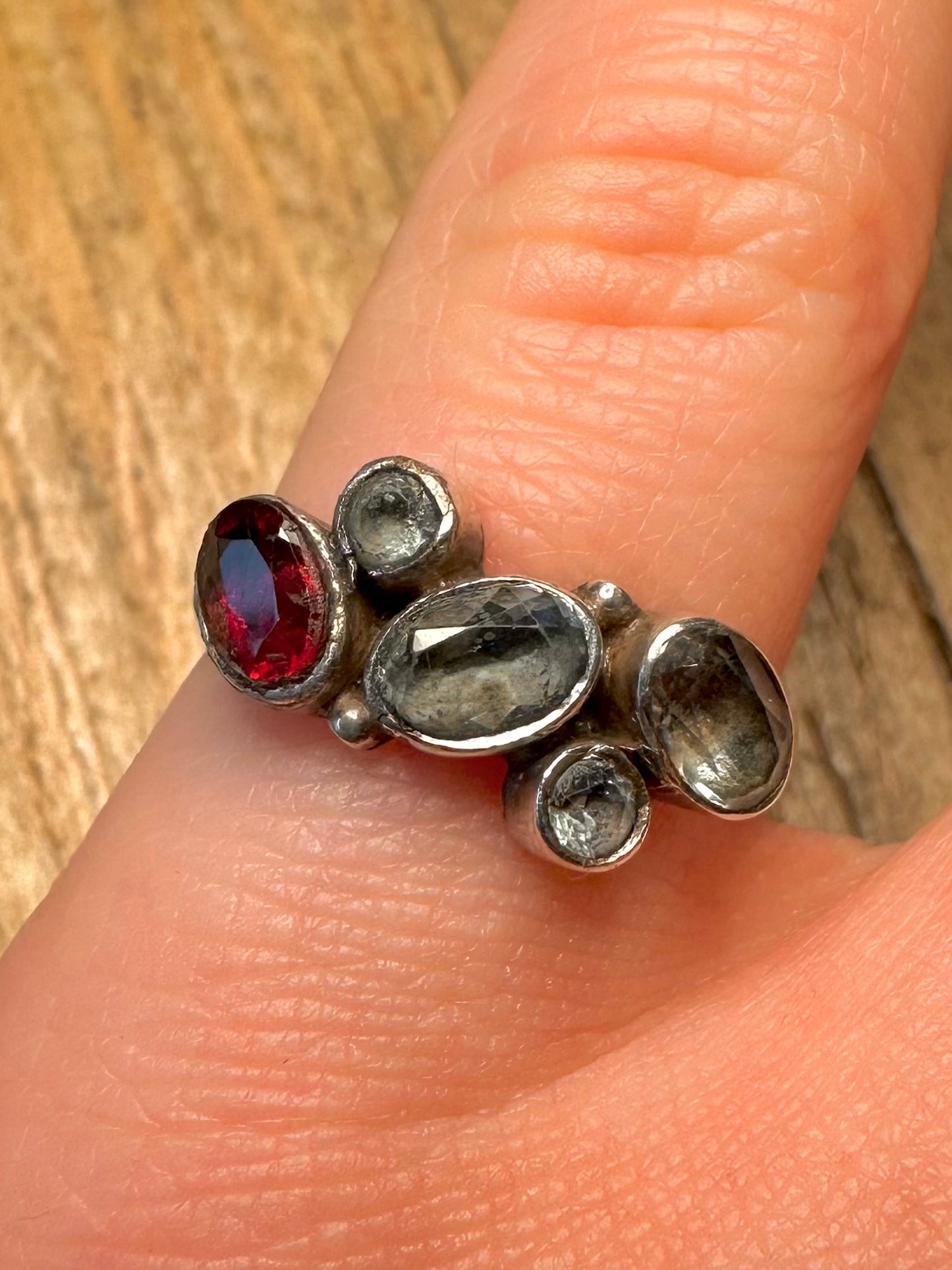 Ring aus modernistischem Granat und Quarz, Sterlingsilber 925, Größe N
