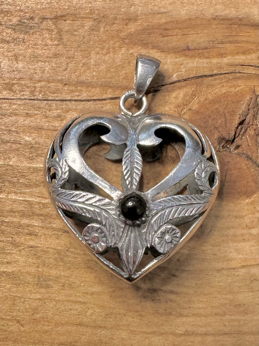 Vintage Heart Open Work Black Stone 925 Silver Pendant