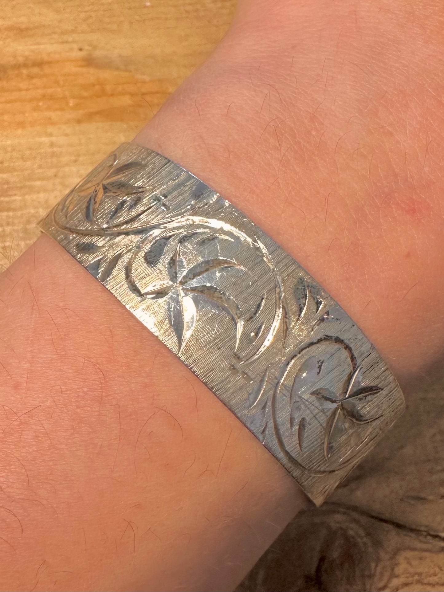 Vintage 1978 Buckle Clasp Floral Leaf Engraved Bark Effect 925 Silver Bangle