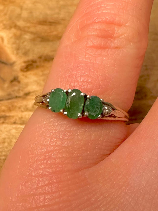 Vintage Green Stones 925 Silver Size N Ring